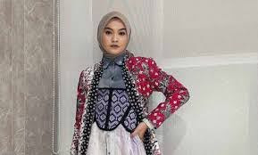 Ide OOTD Batik yang Stylish untuk Hari Batik Nasional